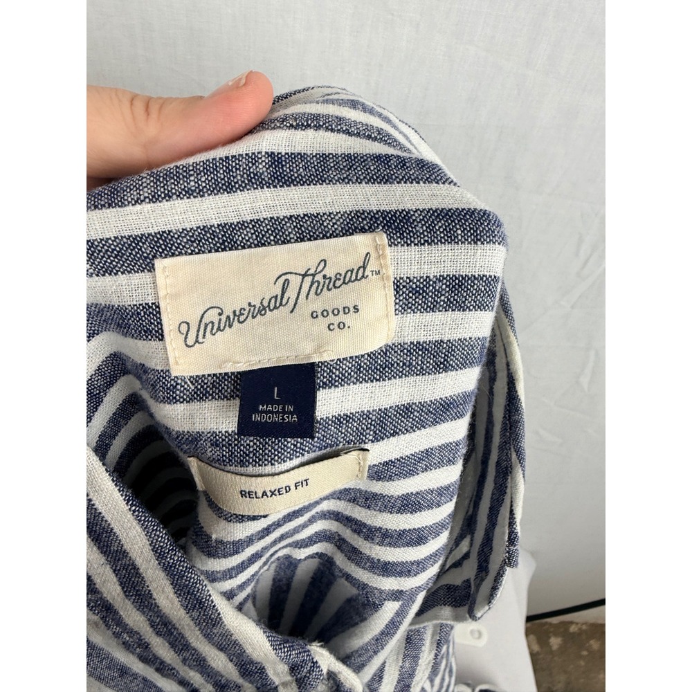 Universal Thread Navy Blue White Striped Button Down Shirt Relaxed Fit Large - Picture 12 of 13